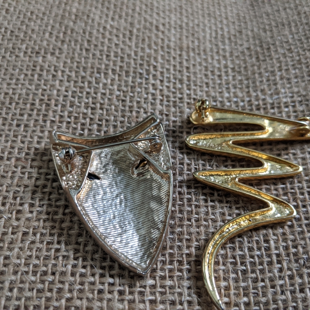 A pair of artsy brooches in great used condition - Picture 3 of 3